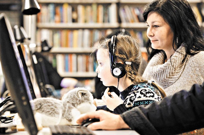 В мультикультурные центры, где можно и поработать, и весело отдохнуть, превращаются не только взрослые, но и детские библиотеки. Фото: Александр Корольков